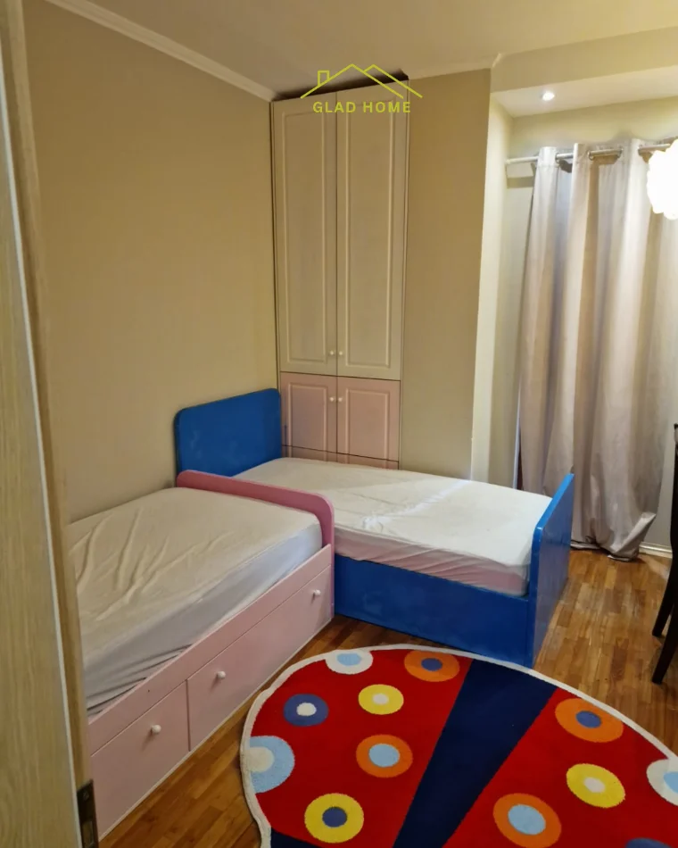 Tirane, jepet me qera 2+1 Kati 6, 130 m² 