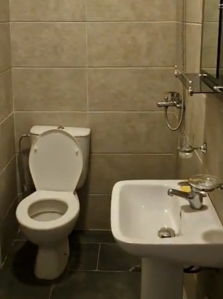 Tirane, jepet me qera apartament 2+1+Ballkon Kati 7, 80 m² 700 € (Rruga Teodor Keko, pranë Marinaj Hotel)