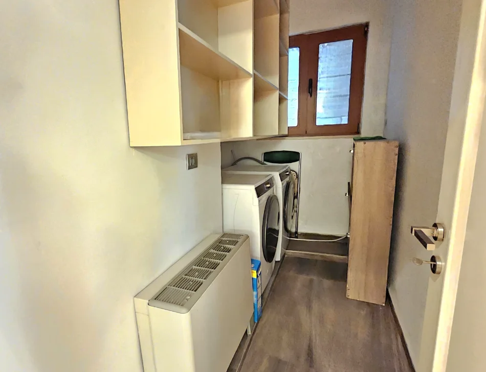 Tirane, shitet apartament 2+1 , 151 m² 410.000 € 