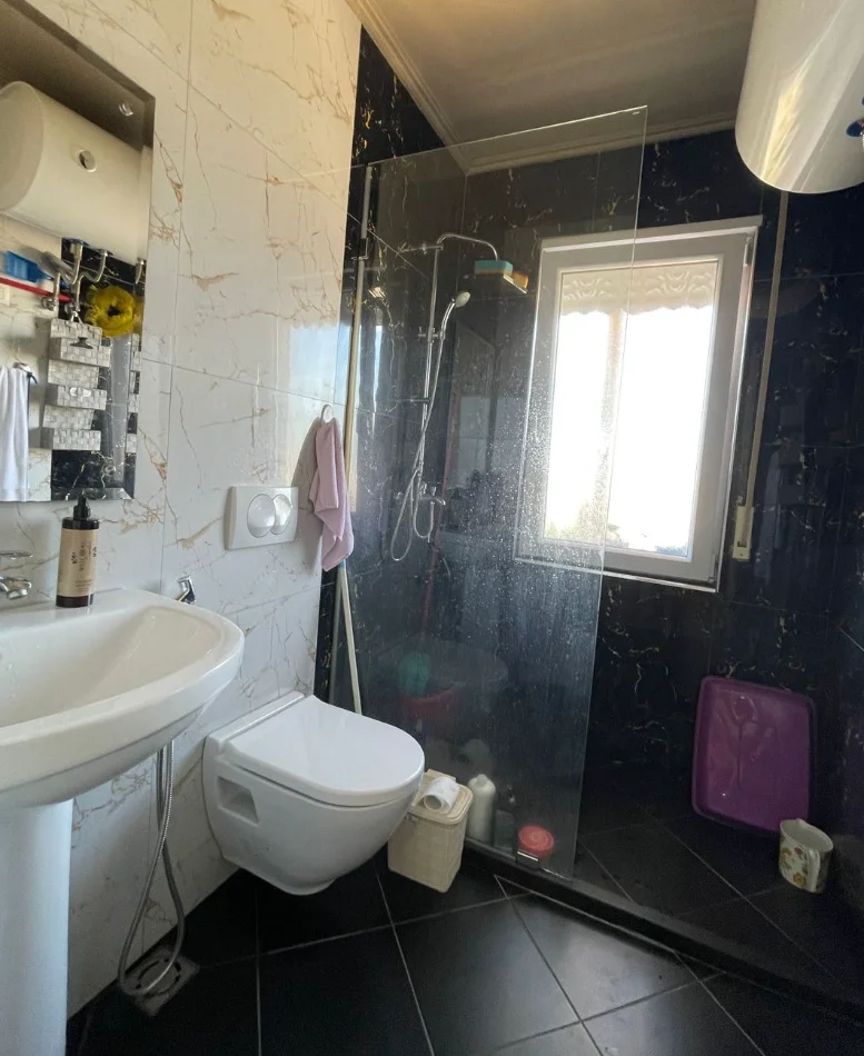 Tirane, shitet apartament 3+1 , 180 m² 360.000 € 