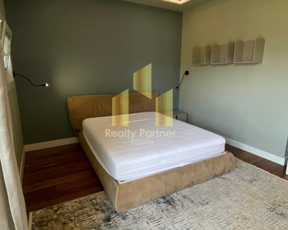 Tirane, shitet apartament 3+1 , 230 m² 700.000 € 