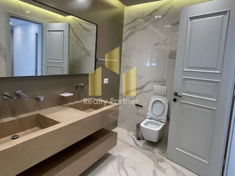 Tirane, shitet apartament 2+1 , 220 m² 500.000 € 