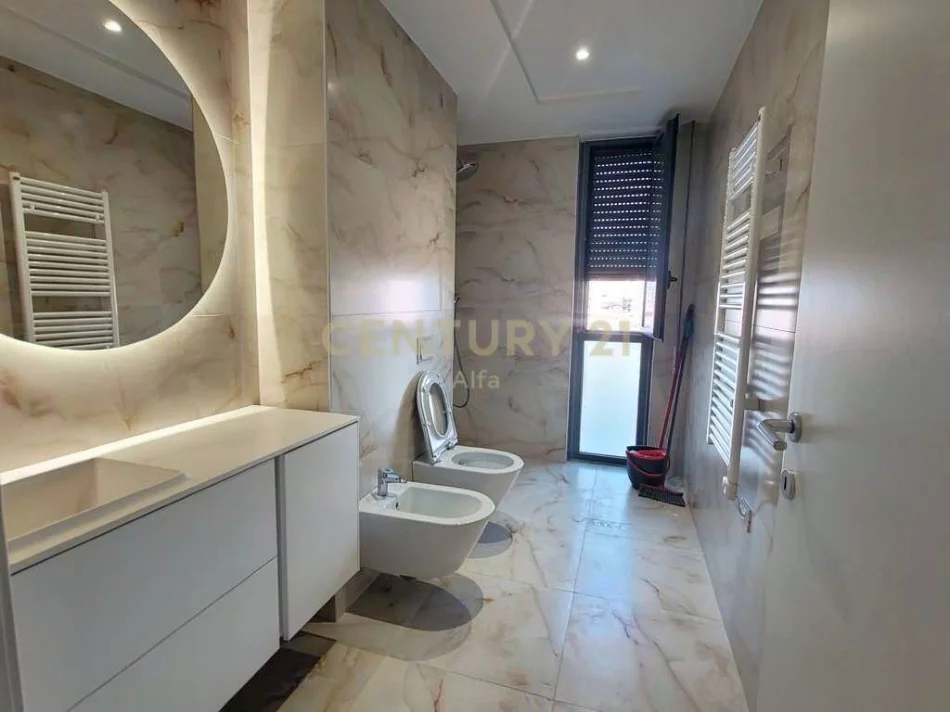 Tirane, jepet me qera apartament 1+1 Kati 5, 94 m² 800 € (Fiori Di Bosco)