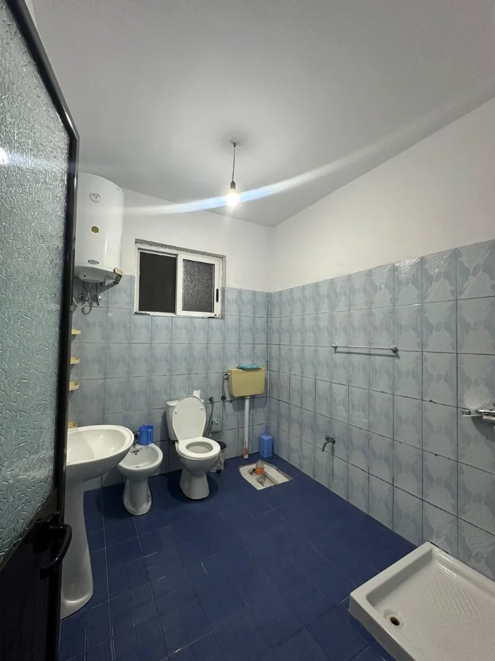 Tirane, jepet me qera apartament 2+1 Kati 1, 110 m² 450 € (Pranë Universitetit UET)