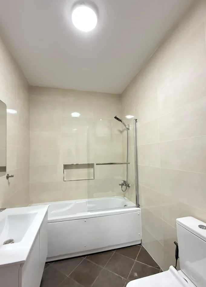 Tirane, jepet me qera apartament 2+1 Kati 3, 120 m² 760 € 