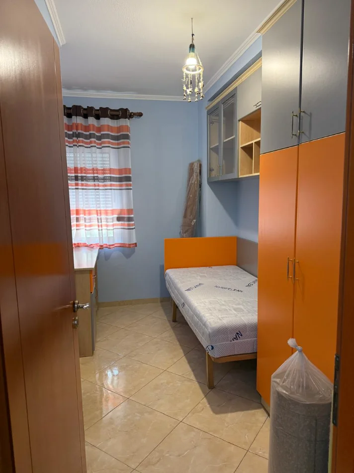 Tirane, jepet me qera apartament 2+1+Ballkon , 70 m² 500 € (Materniteti i Ri)