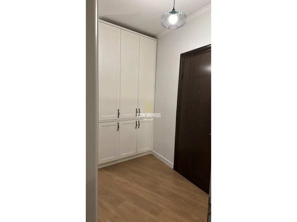 Tirane, jepet me qera apartament 2+1+Ballkon Kati 5, 127 m² 800 € (ish Hotel Roland, Astir)