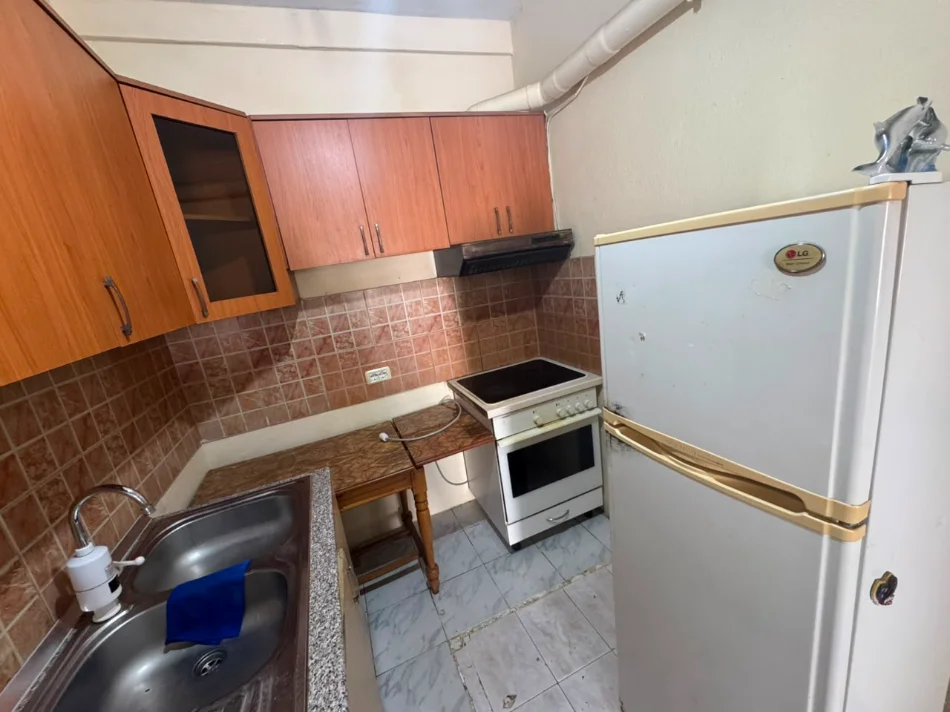 Shqiperi, jepet me qera apartament 2+1+Ballkon Kati 1, 80 m² 300 € (Selitë e vogël)
