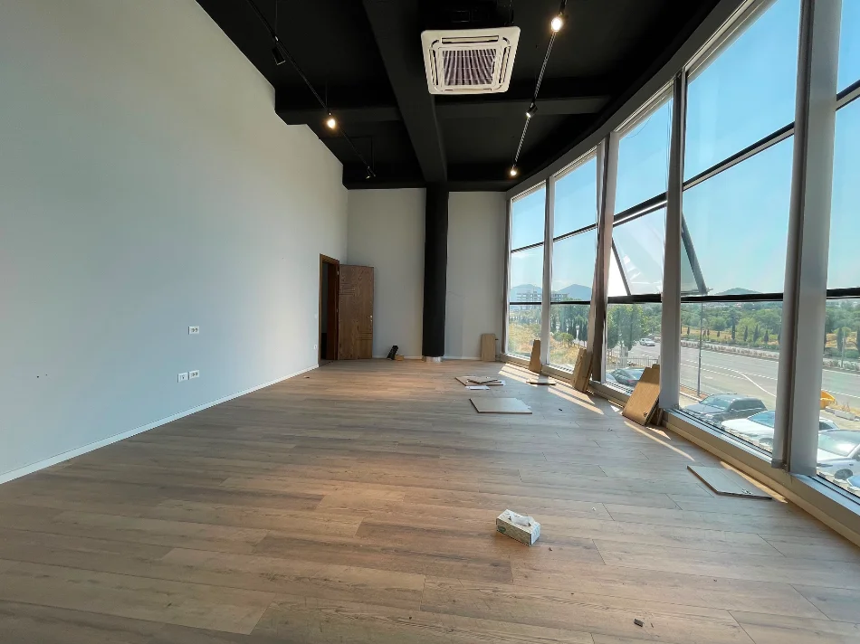 Tirane, jepet me qera ambjent biznesi Kati 2, 500 m² 5.500 € (TEG)
