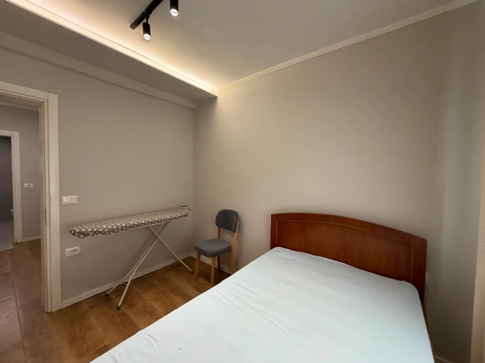 Tirane, jepet me qera apartament 2+1 Kati 1, 65 m² 600 € (Harry Fultz)