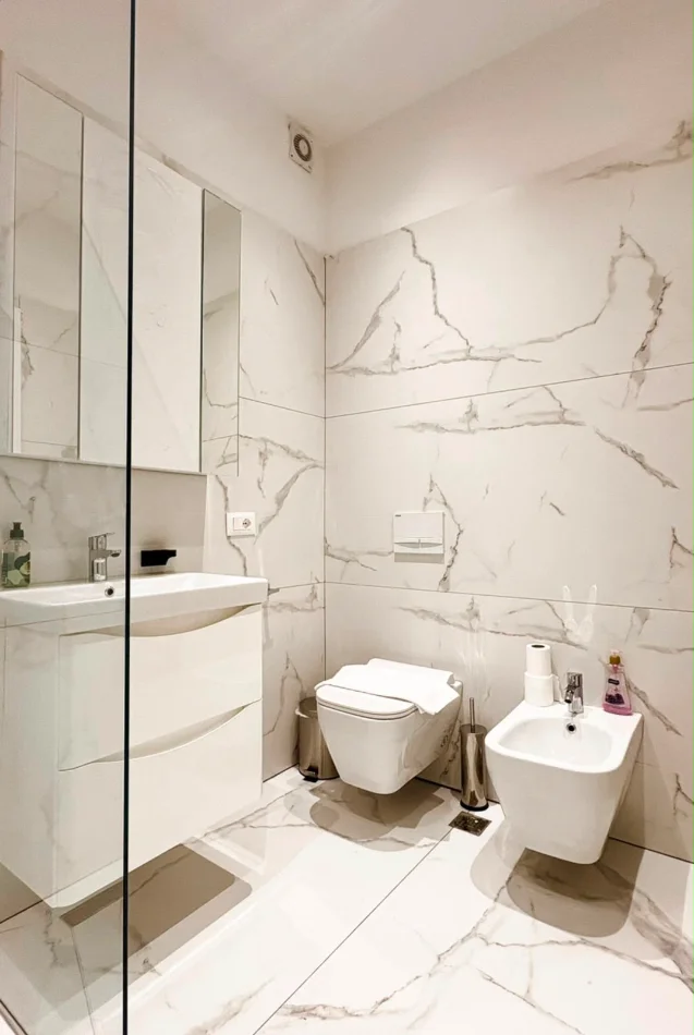 Tirane, jepet me qera apartament 1+1 Kati 5, 70 m² 800 € (Komuna e Parisit)