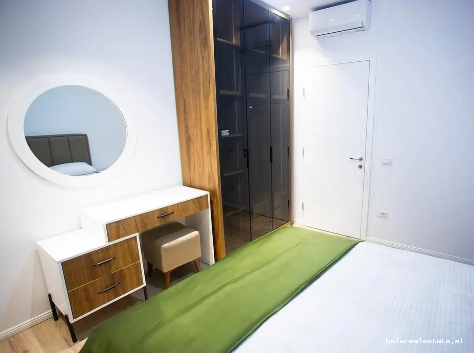 Tirane, jepet me qera apartament 2+1+Ballkon Kati 8, 182 m² 1.000 € (5 Maji)