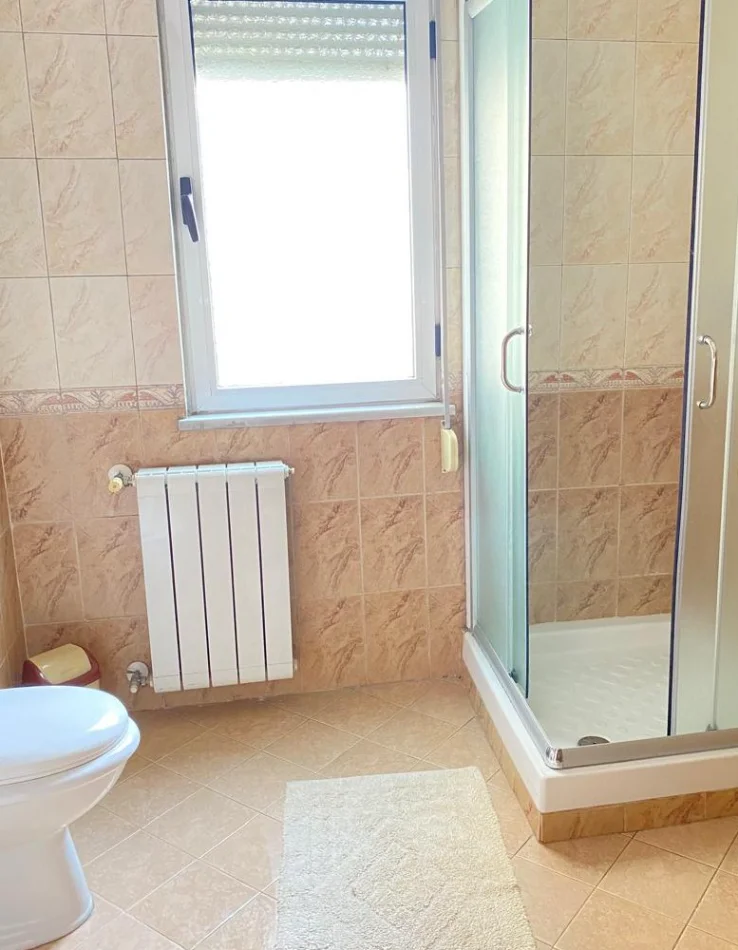 Tirane, jepet me qera apartament 3+1 , 150 m² 135.000 € 