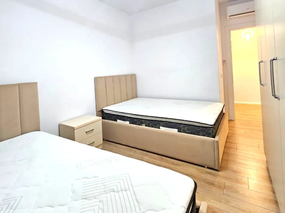 Tirane, jepet me qera apartament 2+1+Ballkon Kati 7, 110 m² 500 € 