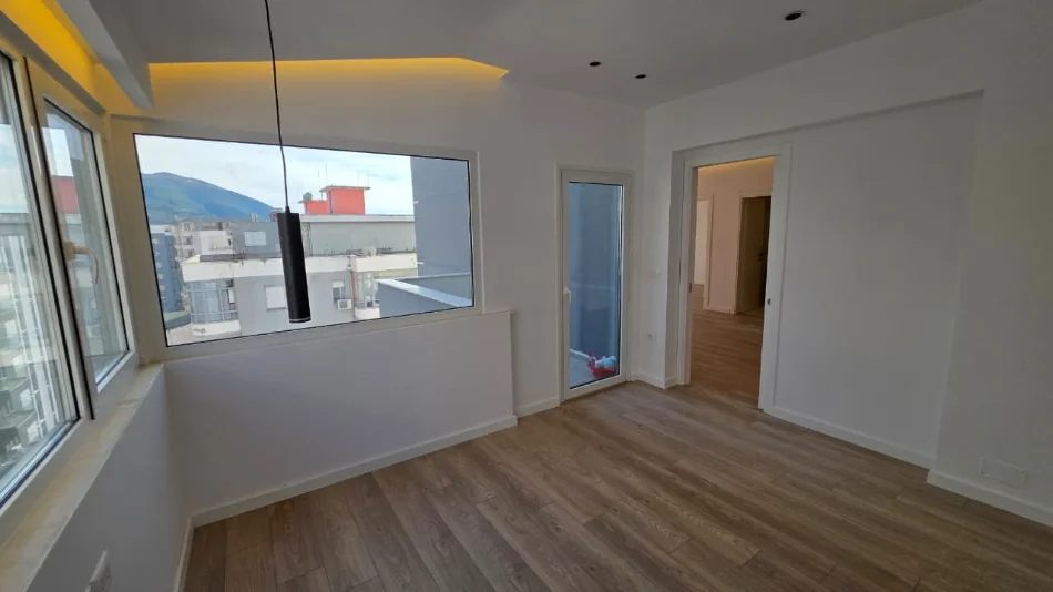 Vlore - Lungomare, shitet apartament 2+1+Aneks+Ballkon Kati 10, 118 m² 242.000 € (Lungomare, Vlorë)