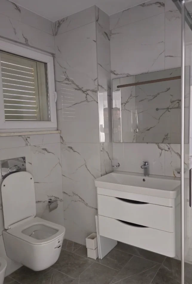 Tirane, jepet me qera Vile 5+1 , 700 m² 2.500 € 
