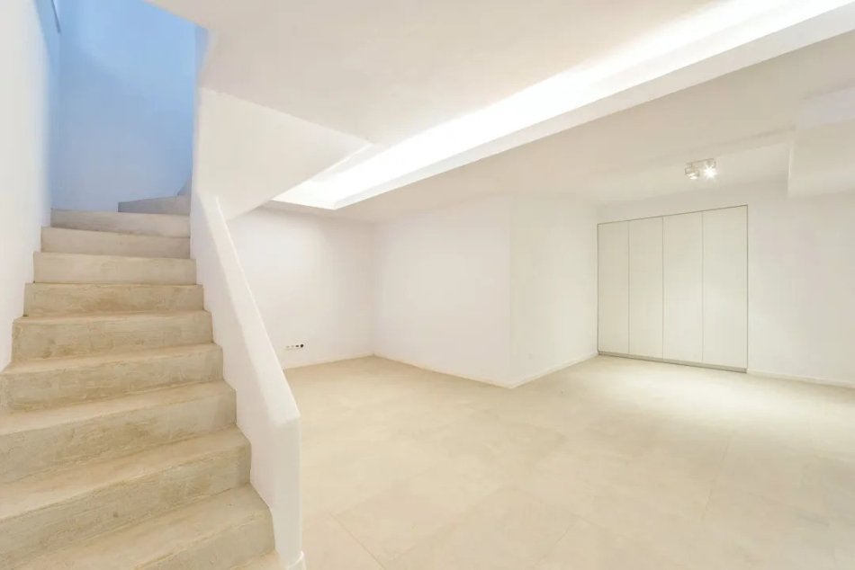 Tirane, jepet me qera Vile 3 Katshe Kati 1, 537 m² 4.500 € (TEG)