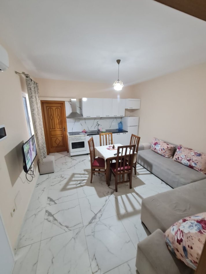 Tirane, jepet me qera apartament 1+1+Ballkon Kati 2, 58 m² 400 € (RRUGA E DIBRES)