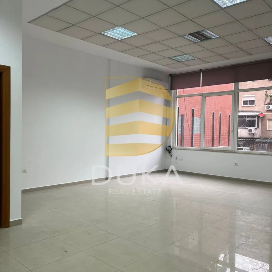 Tirane, jepet me qera Kati 1, 70 m² 700 € (myslym shyri)