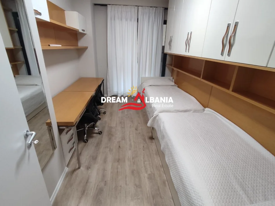 Tirane, jepet me qera apartament 2+1 Kati 0, 150 m² 700 € (Liqeni i Thate)
