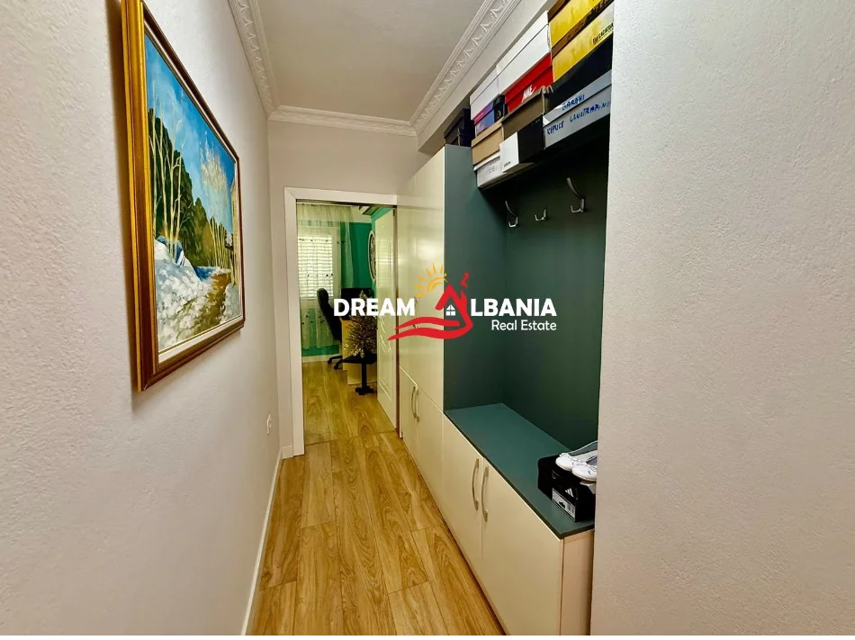 Tirane, jepet me qera apartament 2+1 Kati 0, 150 m² 700 € (Liqeni i Thate)