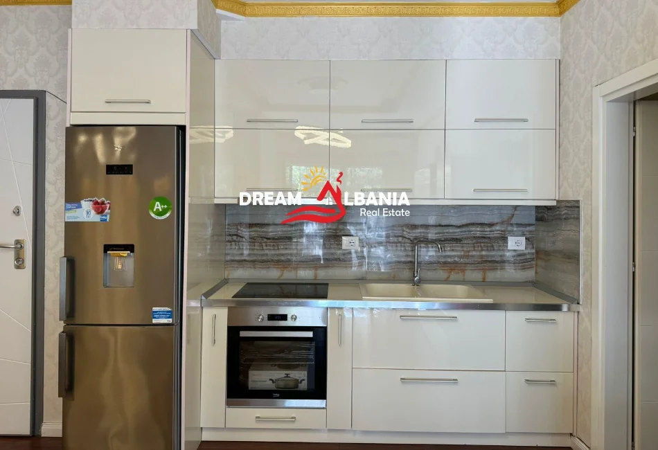Tirane, jepet me qera apartament 2+1 Kati 0, 150 m² 700 € (Liqeni i Thate)