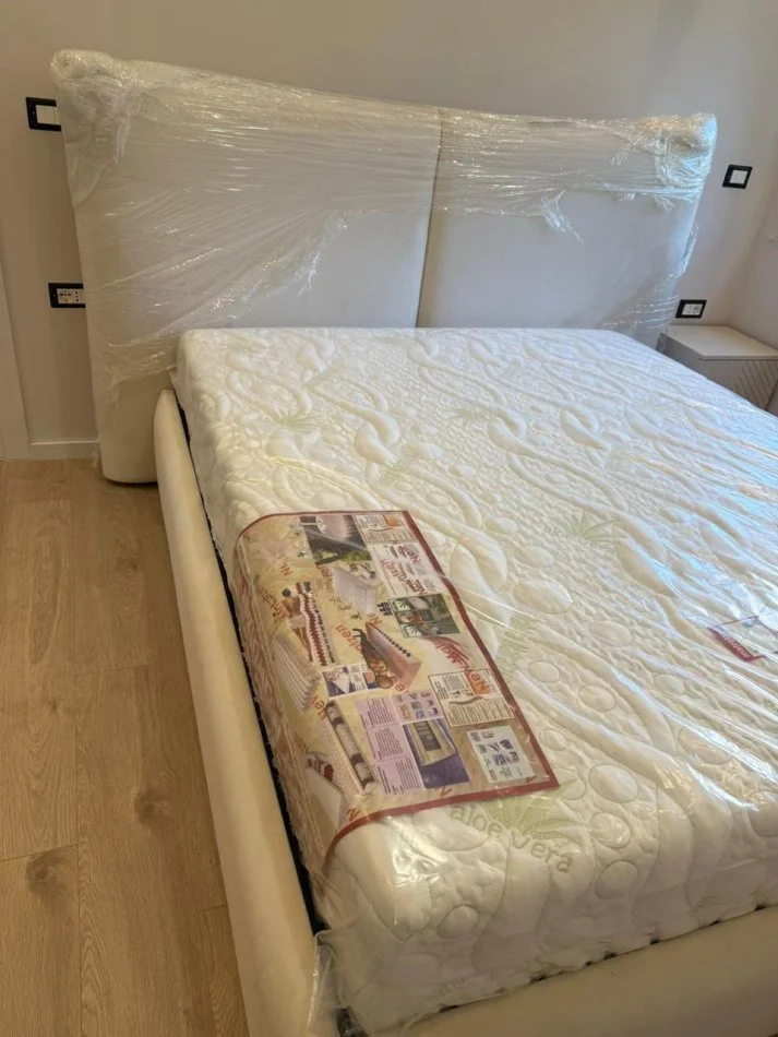 Tirane, jepet me qera apartament 1+1 Kati 1, 55 m² 700 € (Rruga dibres)