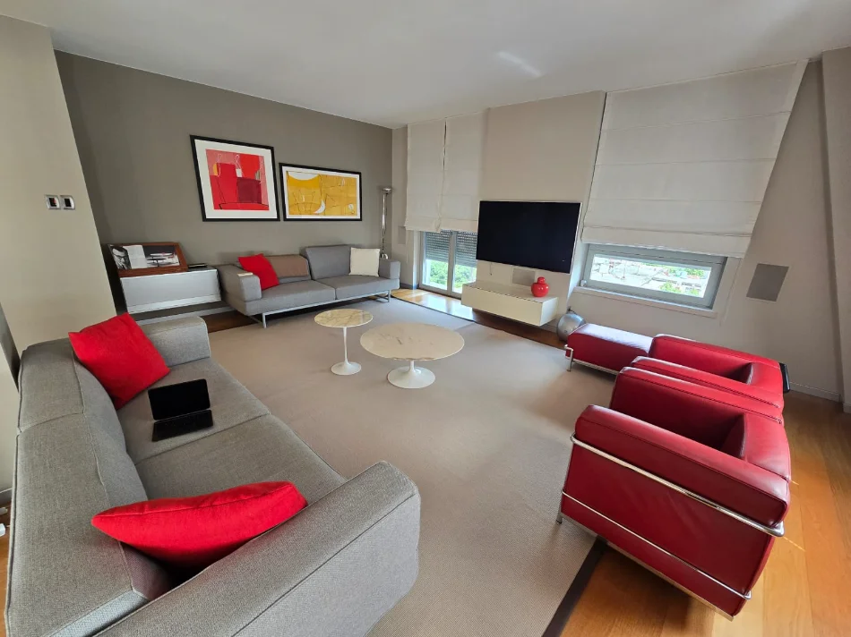 Tirane, shitet apartament 2+1 , 175 m² (bllok)
