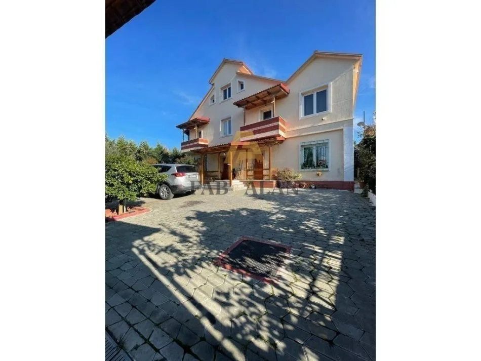 Tirane, shitet Vile 3 Katshe , 400 m² 350.000 € (Peze e Vogel)