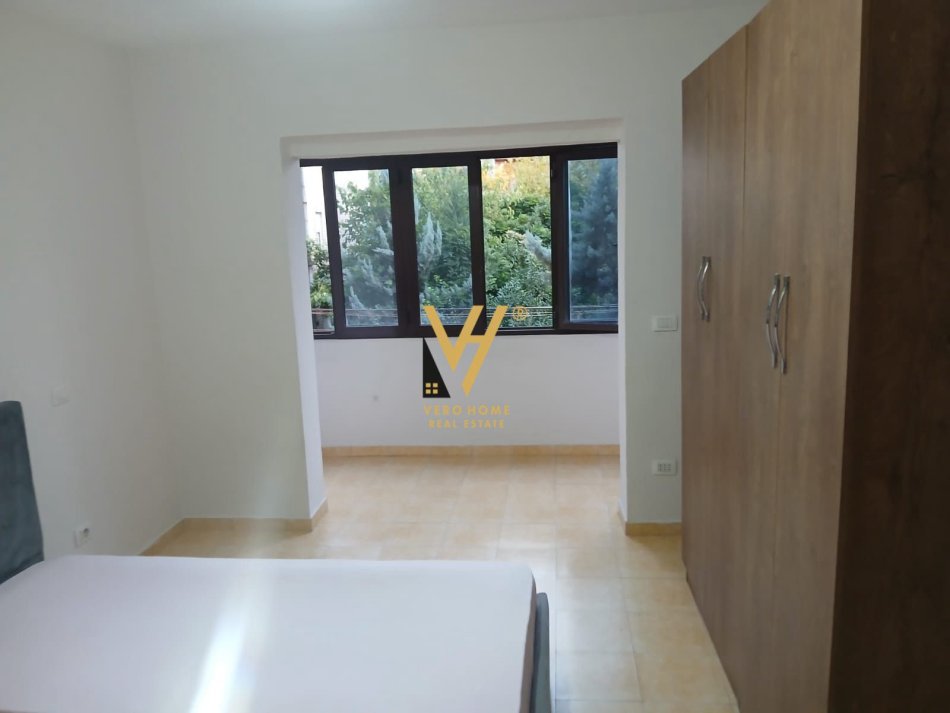 Tirane, jepet me qera 1+1+Ballkon Kati 3, 60 m² 400 € (ALI DEMI)