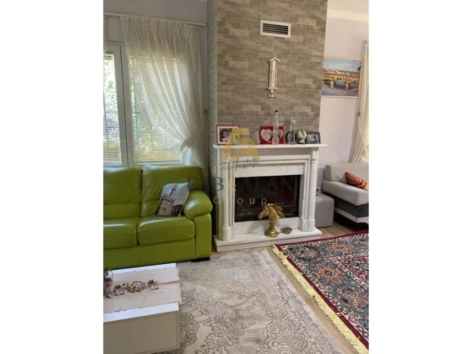 Tirane, shitet Vile 3 Katshe , 400 m² 350.000 € (Peze e Vogel)