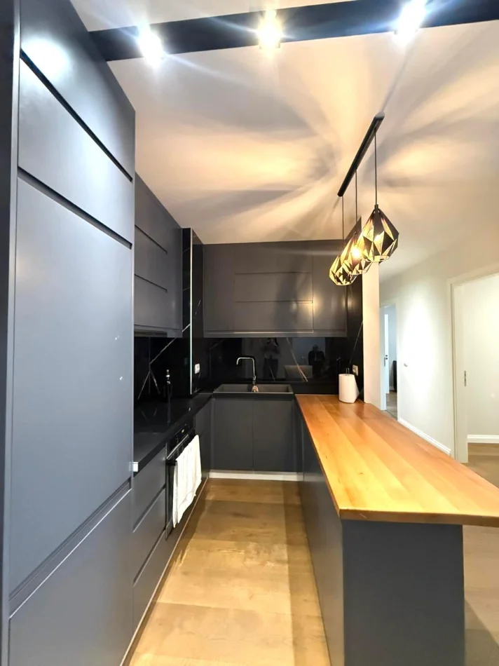 Tirane, shitet apartament 2+1 , 130 m² (Stadiumi Arena)