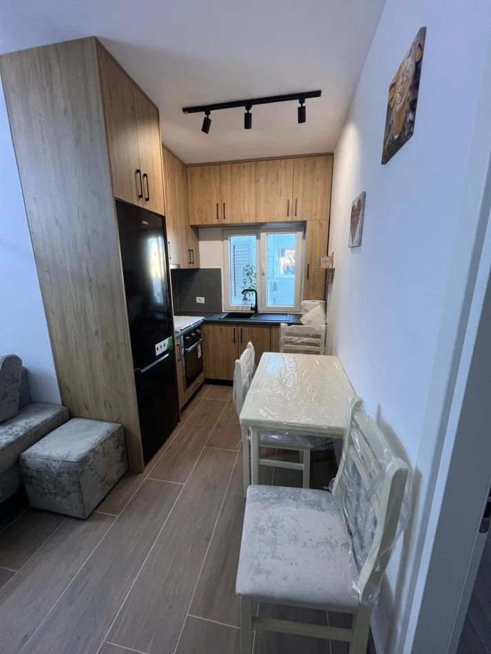Tirane, jepet me qera 1+1+Aneks+Ballkon Kati 3, 80 m² 500 € (Selite Universiteti Marlin Barleti)