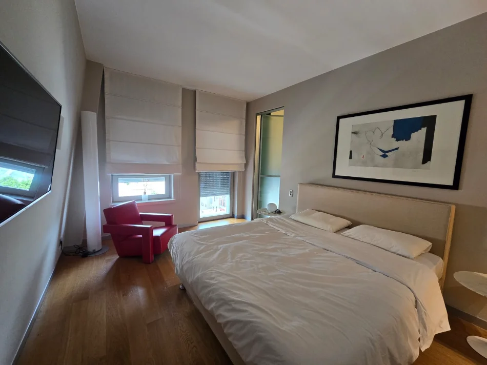 Tirane, shitet apartament 2+1 , 175 m² (bllok)