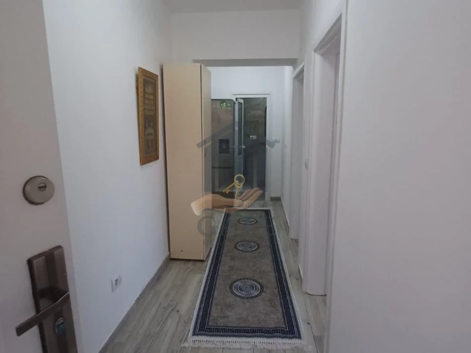 Durres, jepet me qera apartament 2+1 Kati 5, 60 m² 300 € (cezma ferres durres)