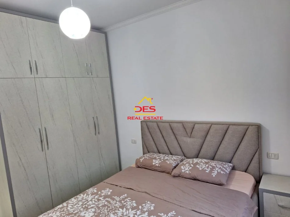 Vlore, jepet me qera apartament 1+1+Ballkon Kati 4, 70 m² 300 € (Rruga Gjergj Kastrioti)