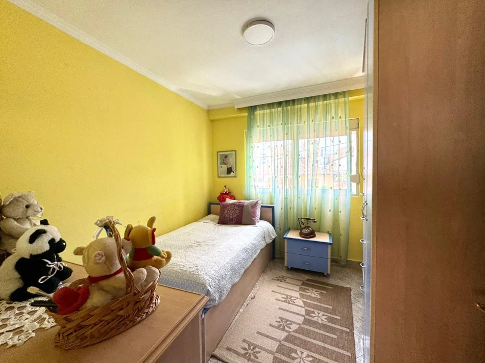 Tirane, shitet apartament 3+1 , 175 m² 299.000 € (rruga barrikadave)
