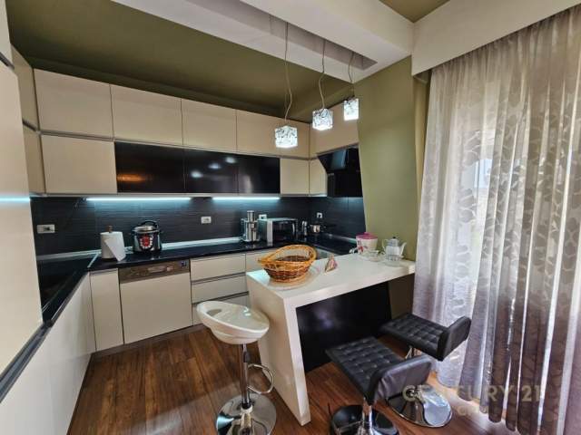 Tirane, shitet apartament 3+1+A+BLK Kati 8, 153 m² 250000 Euro (qender)