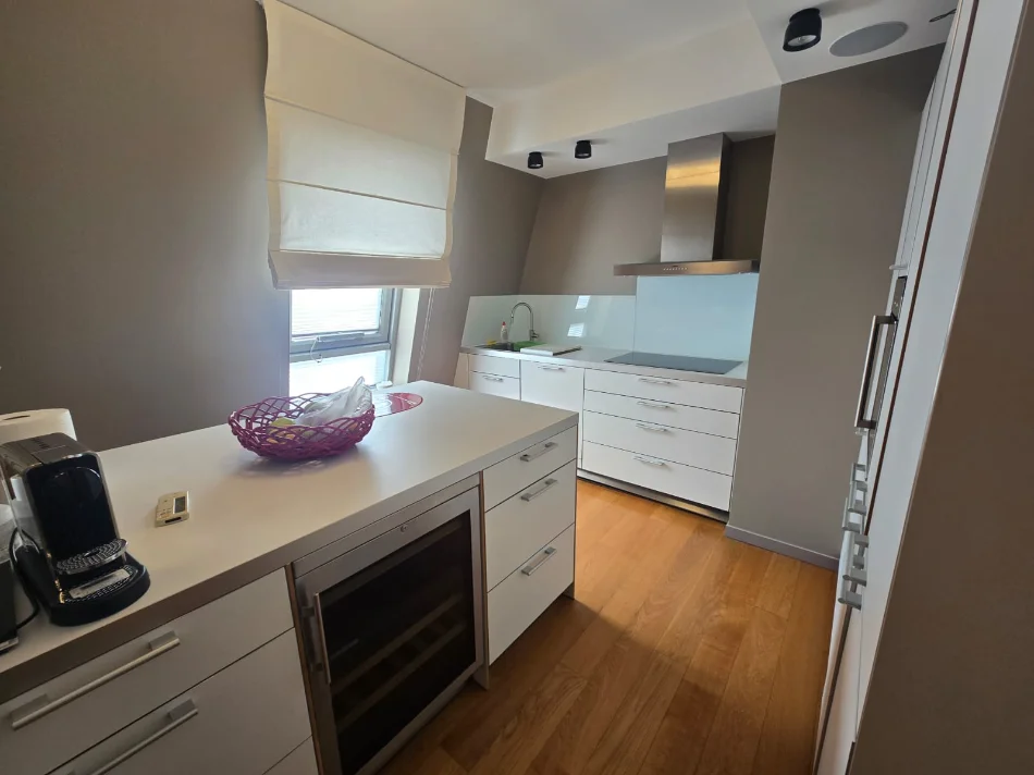 Tirane, shitet apartament 2+1 , 175 m² (bllok)