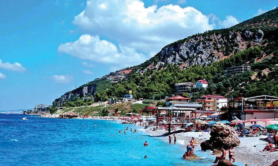 Vlore, shitet garsonier 1+1 , 38 m² 90.000 € (Plazhi Jonufres)