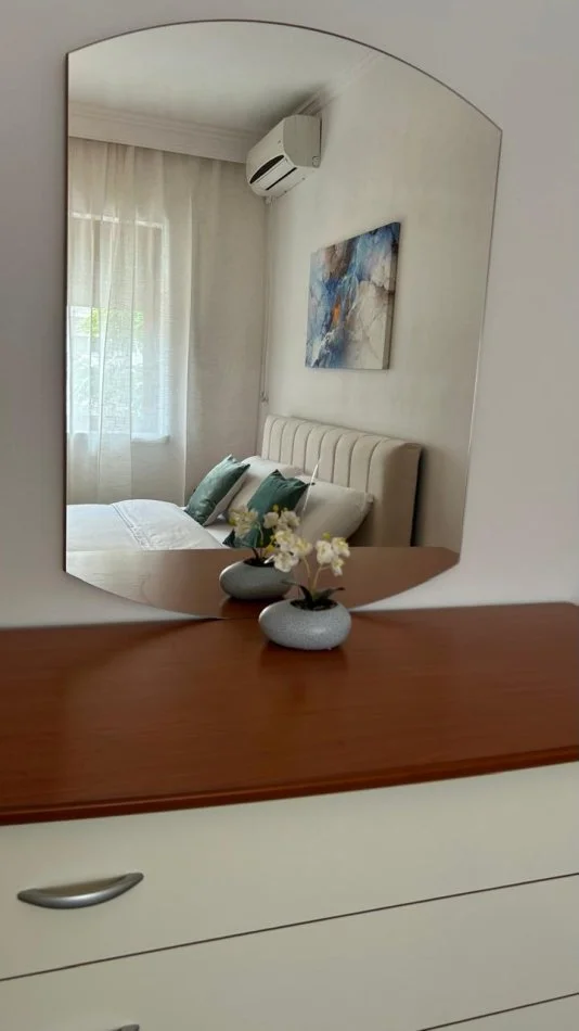 Tirane, jepet me qera apartament 2+1+Ballkon Kati 3, 120 m² 600 € (Pazari i Ri)