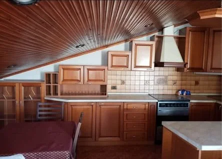 Tirane, jepet me qera Vile 2+1+Ballkon Kati 3, 115 m² 500 € (rruga xhanfize keko)