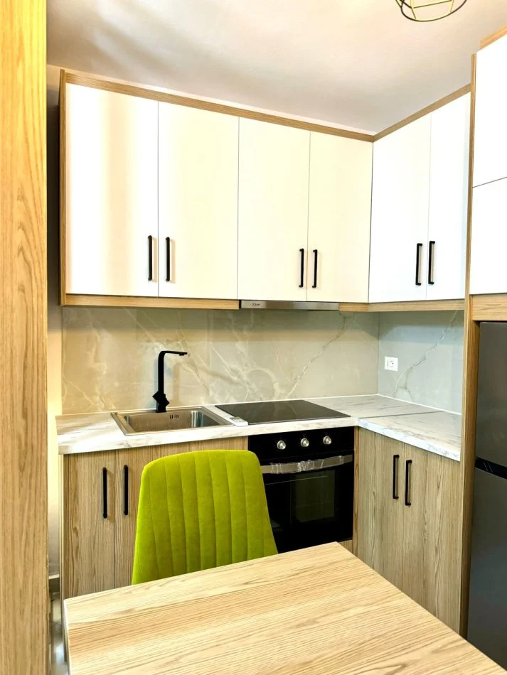 Tirane, jepet me qera garsonier 1+1 Kati 4, 60 m² 500 € (Komuna e Parisit)