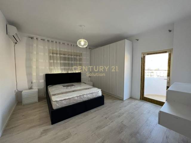 Tirane, jepet me qera apartament 2+1+BLK Kati 4, 117 m² 450 Euro (prane Kristal Center)