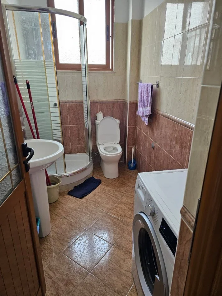 Tirane, jepet me qera apartament 3+1 Kati 2, 90 m² 550 € (Marlin Barleti Selite)
