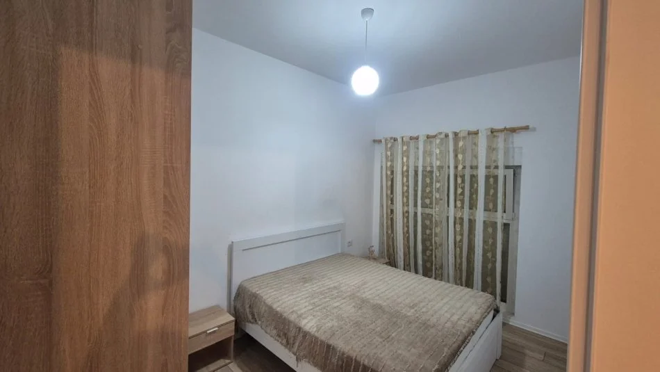 Tirane, jepet me qera apartament 2+1 Kati 4, 80 m² 550 € (Mangalem ,Ali Demi)