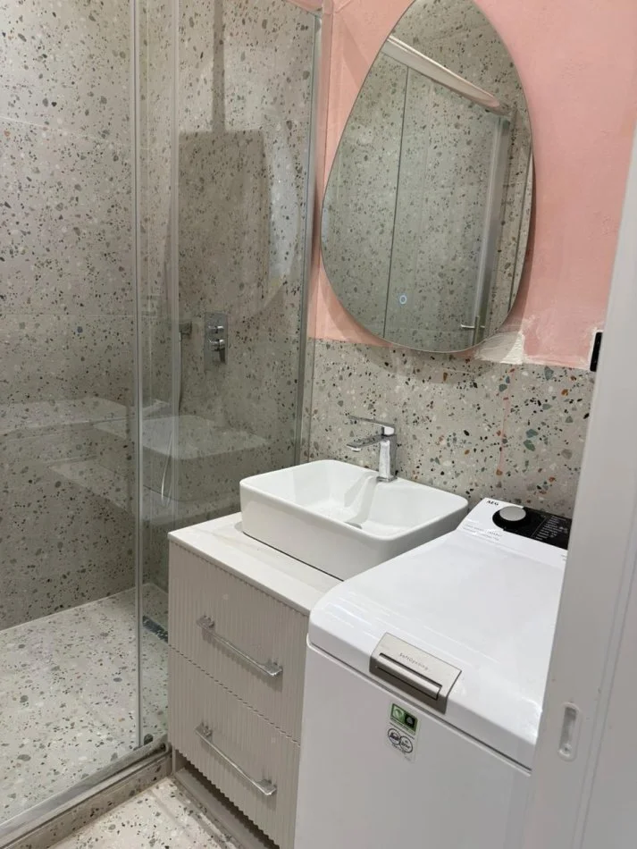 Tirane, jepet me qera apartament 1+1 Kati 1, 55 m² 700 € (Rruga dibres)