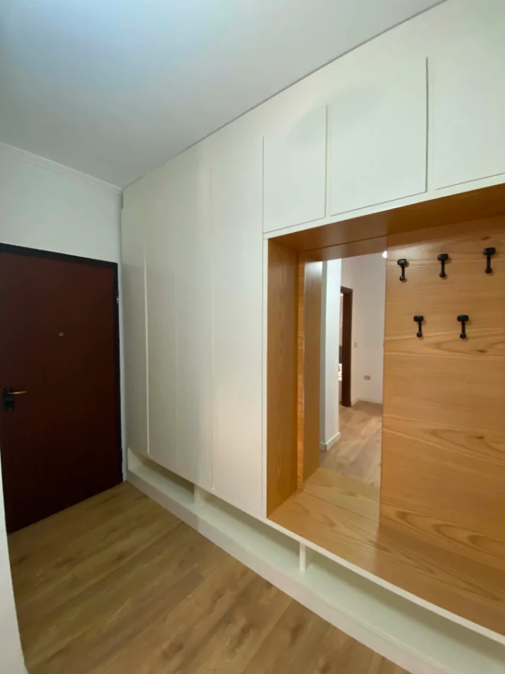 Tirane, Qera- Super apartament 2+1+2+2 Ballkon2 Kati 4, 120 m² 80.000 leke (Liqeni i Thate)