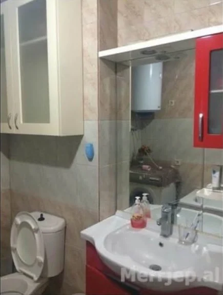Tirane, jepet me qera Vile 2+1+Ballkon Kati 3, 115 m² 500 € (rruga xhanfize keko)