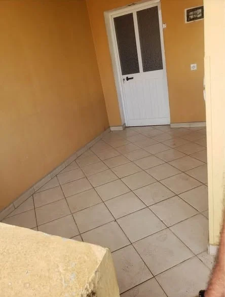 Tirane, jepet me qera Vile 2+1+Ballkon Kati 3, 115 m² 500 € (rruga xhanfize keko)